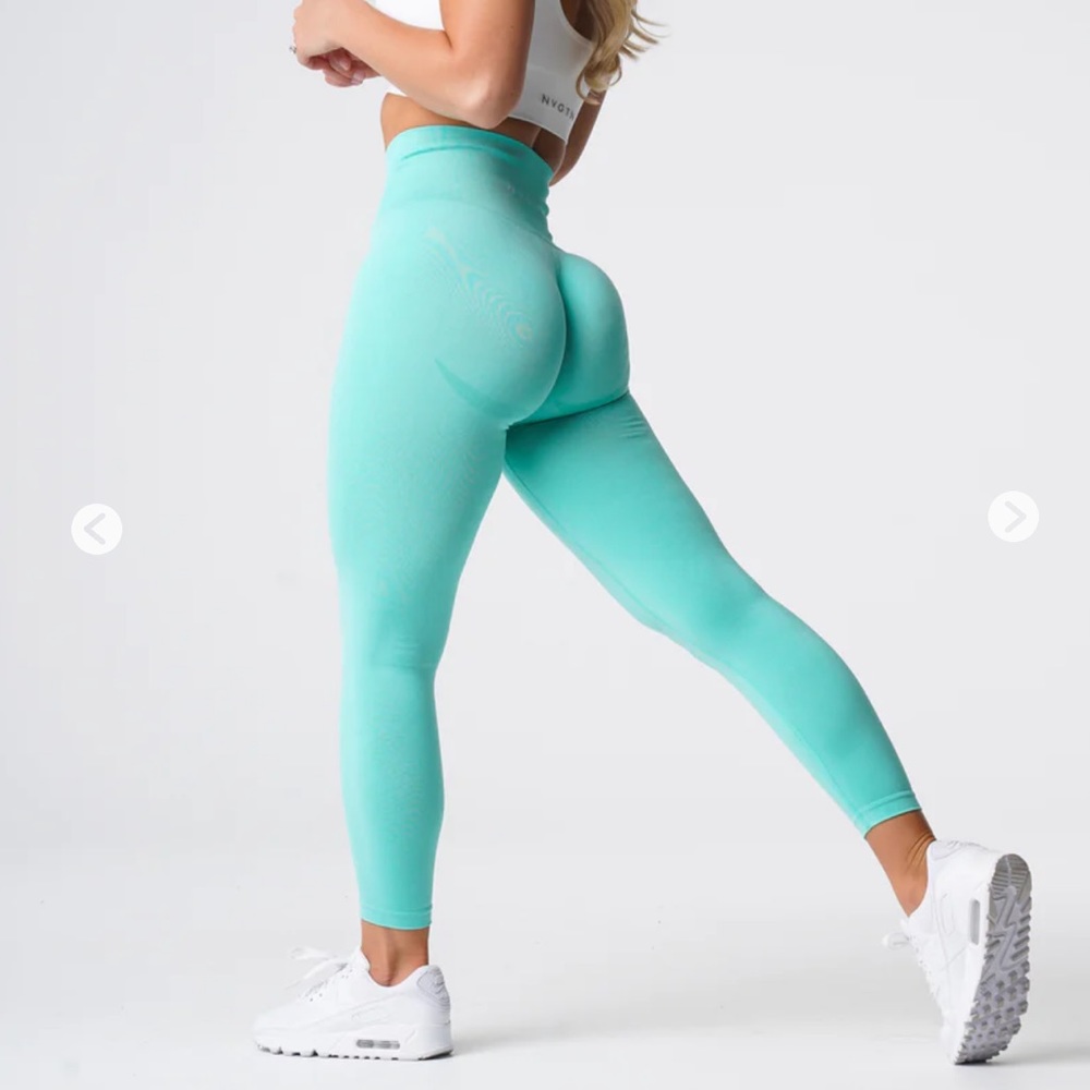 NVGTN Contour Smealess in MINT size M